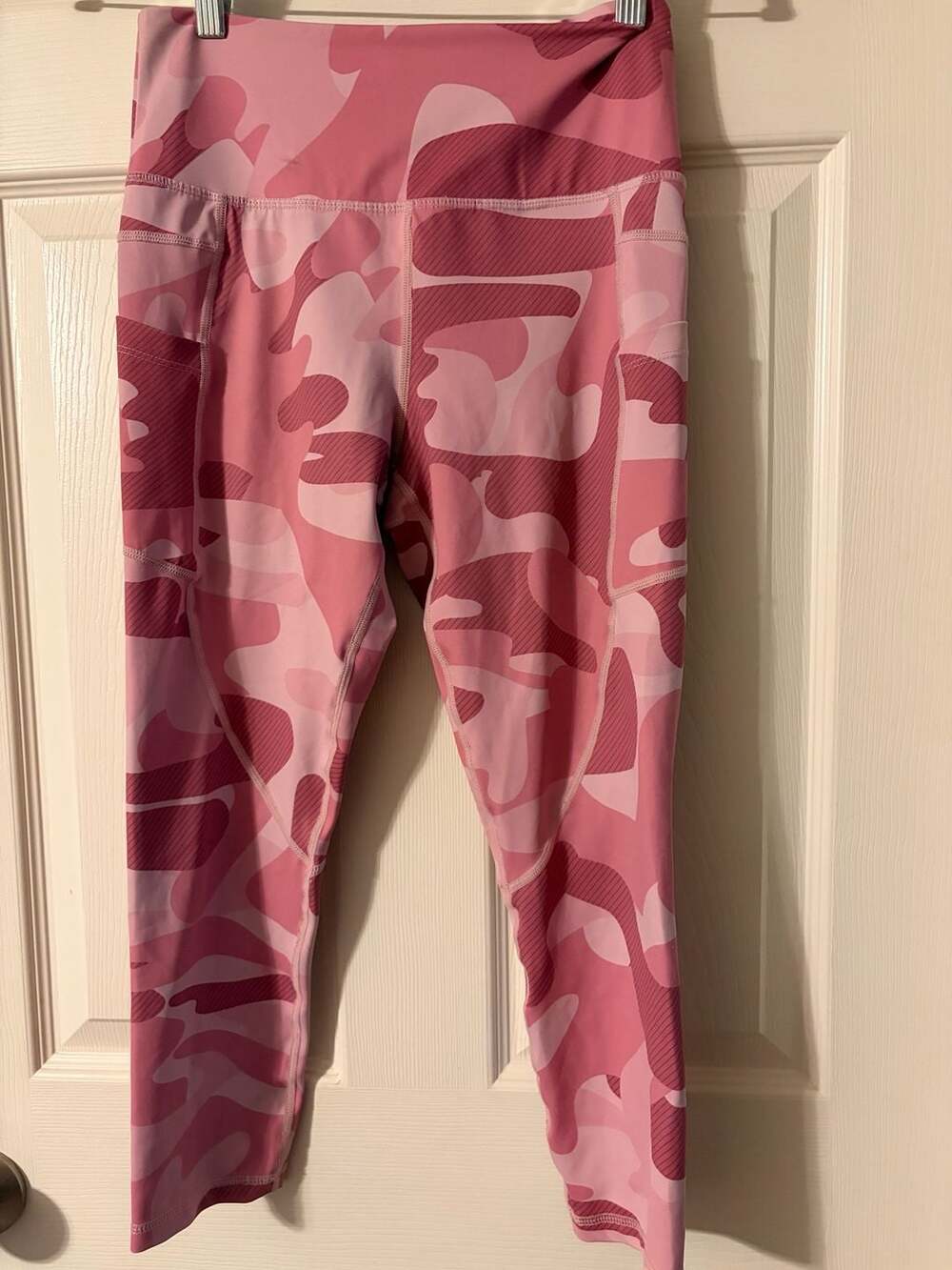 Zyia Active Pink Camo Pocket Light n Tight Hi-Rise Leggings Size 6-8